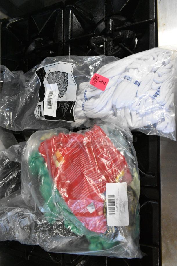 2 BRAND NEW SCRATCH AND DENT! Items; Rubbermaid Rough-Floor FGT25500WH00 20 oz. White Blend Looped End Wet Mop Head with 5" Headband 690T2500WH00 and Rubbermaid Web Foot FGT85306GR00 Green Large Microfiber Tube Wet Mop Head with 5" Headband 690FGT85306. 2 Times Your Bid! - Image 2 of 4