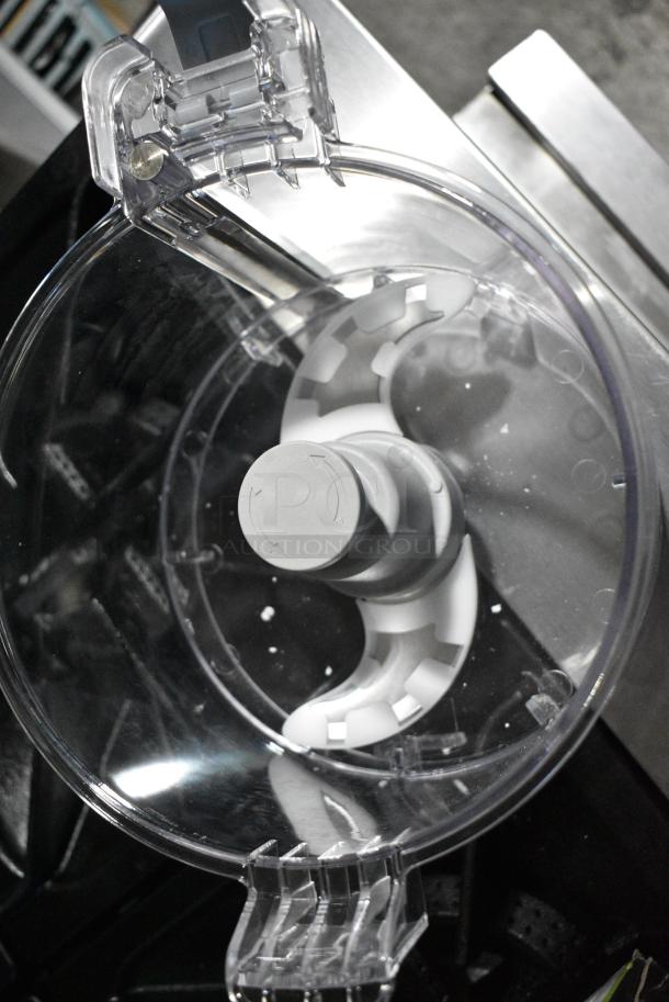 BRAND NEW SCRATCH AND DENT! AvaMix Revolution 9283BLCL34 3 Qt. Clear Plastic Bowl and Smooth "S" Blade for 1 hp Food Processors - Image 7 of 9