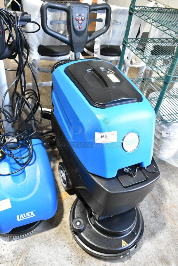 BRAND NEW SCRATCH AND DENT! Lavex WT2412PNG Floor Cleaning Machine. 100-240 Volts, 1 Phase. Tested and Working! - Image 4 of 9