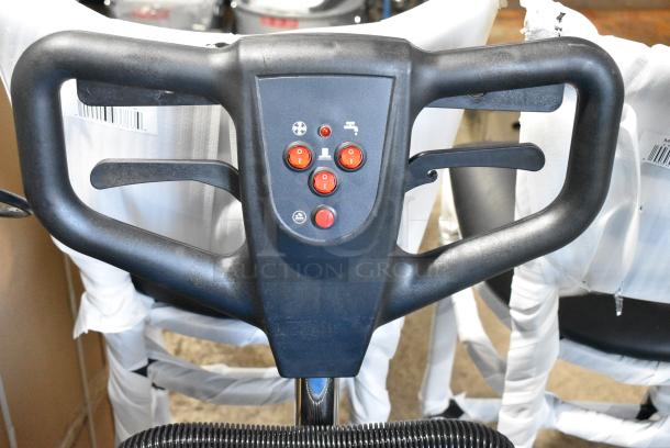 BRAND NEW SCRATCH AND DENT! Lavex WT2412PNG Floor Cleaning Machine. 100-240 Volts, 1 Phase. Tested and Working! - Image 5 of 9