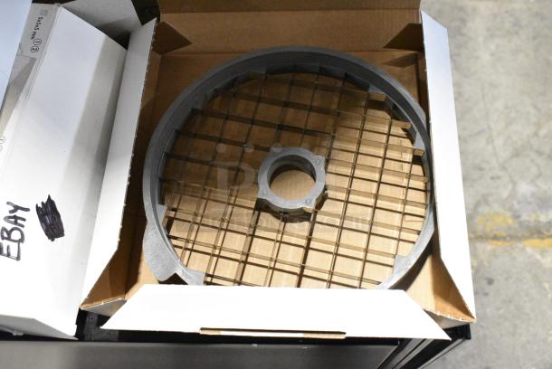 2 BRAND NEW SCRATCH AND DENT! Items Including Robot Coupe 28121 25/32" Dicing Grid and Robot Coupe 28132 25/32" Slicing Disc. 2 Times Your Bid! - Image 4 of 6