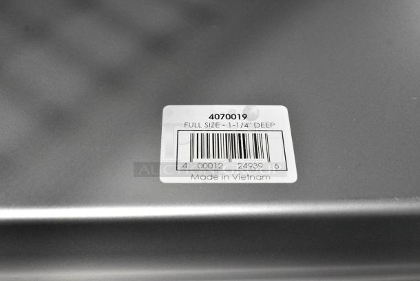 3 BRAND NEW SCRATCH AND DENT! Items Including 4070019 Choice Full Size 1 1/4" Deep Anti-Jam Stainless Steel Steam Table / Hotel Pan - 24 Gauge, 2 Cutting Boards. 3 Times Your Bid! - Image 3 of 4