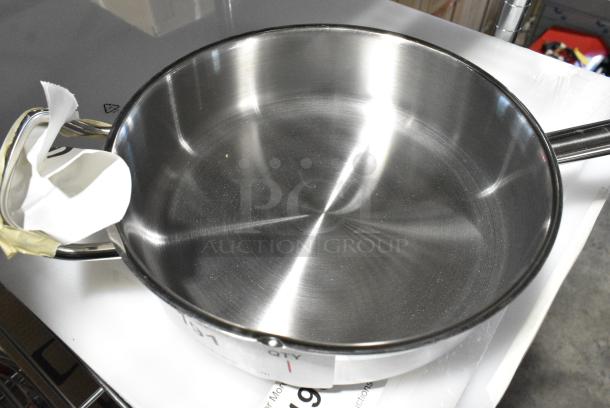 BRAND NEW SCRATCH AND DENT! Vigor 173SSAUTPN3 Stainless Steel Saute Pan - Image 4 of 5