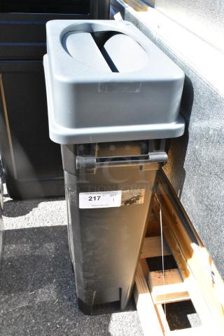 BRAND NEW SCRATCH AND DENT! 475WHPRO23B Lavex Pro 23 Gallon Black Slim Rectangular Trash Can