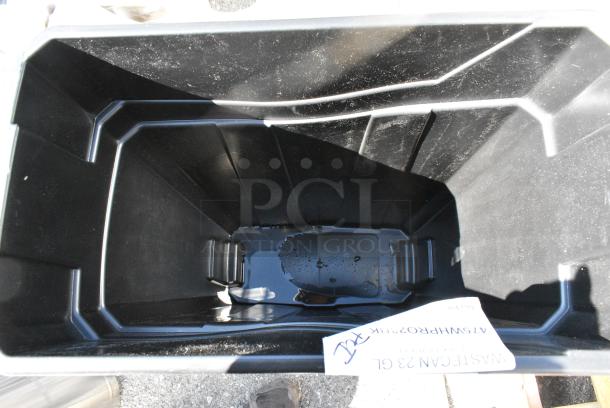 BRAND NEW SCRATCH AND DENT! 475WHPRO23B Lavex Pro 23 Gallon Black Slim Rectangular Trash Can - Image 6 of 8