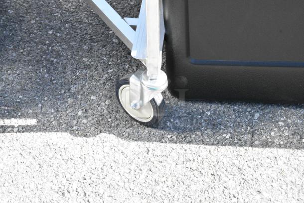 BRAND NEW SCRATCH AND DENT! Winholt 10 Pan End Load Medium-Duty Aluminum Nesting Bun / Sheet Pan Rack AL-1810N - Welded 962AL1810N - Image 4 of 6