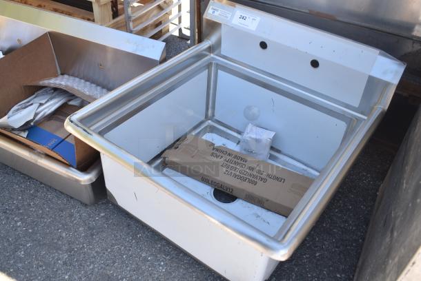 BRAND NEW SCRATCH AND DENT! Steelton 522CS12424 29 1/2" 18-Gauge Stainless Steel One Compartment Commercial Sink without Drainboard - 24" x 24" x 12" Bowl - Image 3 of 7