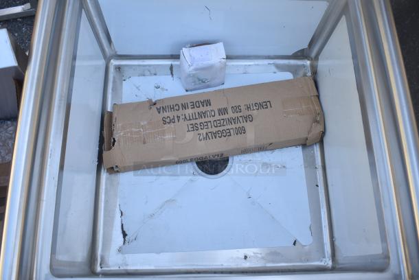 BRAND NEW SCRATCH AND DENT! Steelton 522CS12424 29 1/2" 18-Gauge Stainless Steel One Compartment Commercial Sink without Drainboard - 24" x 24" x 12" Bowl - Image 4 of 7