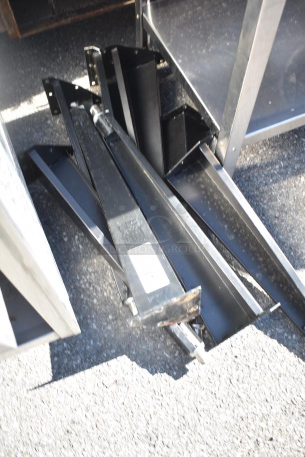 8 Metal Convection Oven Legs. 8 Times Your Bid! - Image 2 of 4