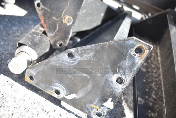 8 Metal Convection Oven Legs. 8 Times Your Bid! - Image 4 of 4