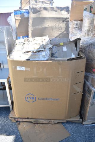12 BRAND NEW SCRATCH AND DENT! Items Including 427SD3636WA Lancaster Table & Seating Excalibur 36" x 36" Square Table Top with Textured Walnut Finish, 600PS1536  Regency 15" Wide Stainless Steel Wall Mounted Pot Rack with Shelf and 18 Galvanized Hooks, 460EB1472 Regency 14" x 72" NSF Black Epoxy Wire Shelf, Carlisle 772108 Forest Green Maximizer Tray Slide 6' for Maximizer Food Bar. 12 Times Your Bid!