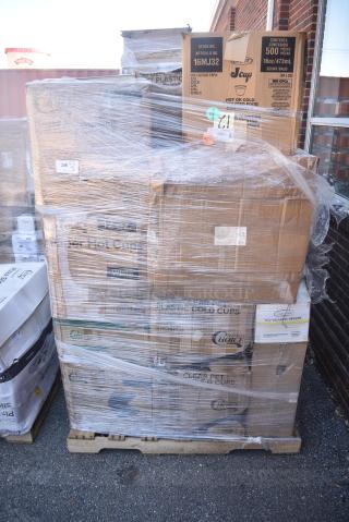 20 BRAND NEW SCRATCH AND DENT! Items Including 50012W Choice 12 oz. White Poly Paper Hot Cup - 1000/Case, 500MF883B3C Choice 8" x 8" 3-Compartment Microwaveable Black Mineral-Filled Plastic Hinged Take-Out Container - 150/Case, 130GDSPN400H Visions 6 3/4" Hammersmith Heavy Weight Gold Plastic Spoon - 400/Case, 500CC16 Choice Clear PET Customizable Plastic Cold Cup - 16 oz. - 1,000/Case, Dart 16MJ32 16 oz. Squat White Customizable Foam Food Container - 500/Case 30116MJ32, 500TO993C3 Choice 9" x 9" x 3" Microwaveable 3-Compartment Black / Clear Plastic Hinged Container - 100/Case. 20 Times Your Bid!