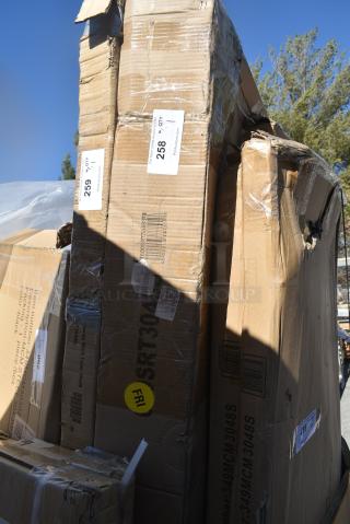 BRAND NEW SCRATCH AND DENT! Regency 600SRT3048S 30" x 48" 16-Gauge Type 304 Stainless Steel Sorting Table