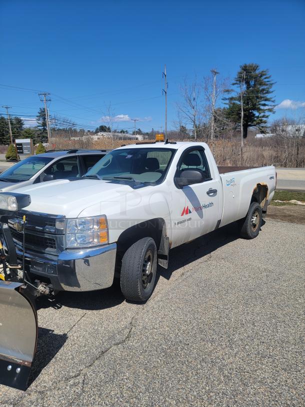 2008 CHEVY 2500! W/FISHER V-PLOW & LIFTGATE UNDER 67K MILES! .............See videos below - Image 2 of 10