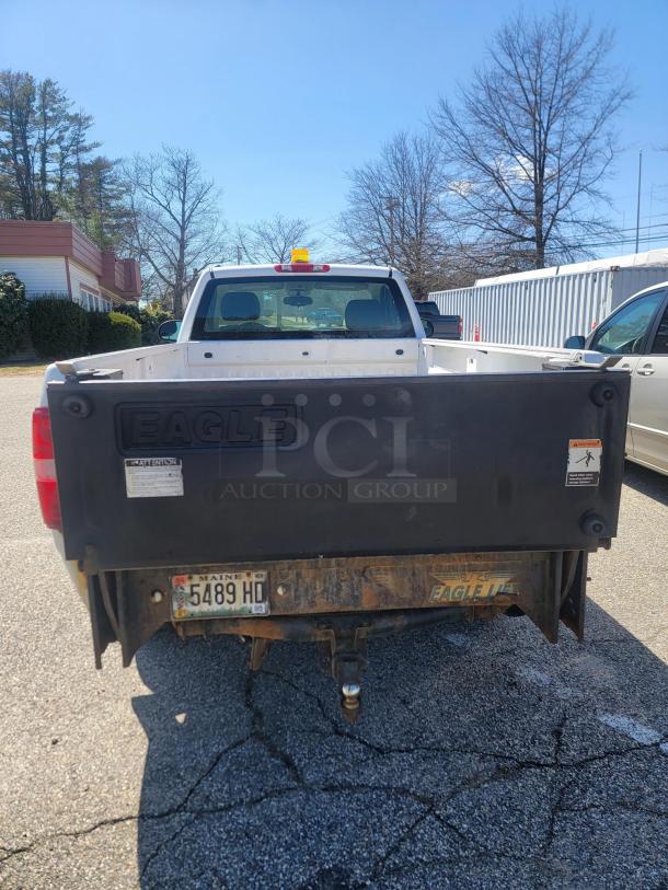 2008 CHEVY 2500! W/FISHER V-PLOW & LIFTGATE UNDER 67K MILES! .............See videos below - Image 4 of 10