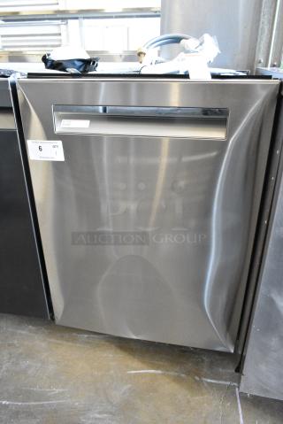 BRAND NEW SCRATCH AND DENT! Bosch SHP9PCM5N/22 Stainless Steel Undercounter Dishwasher. 120 Volts, 1 Phase.