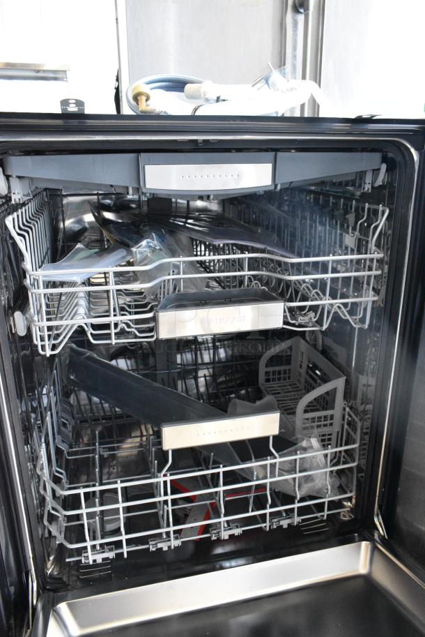 BRAND NEW SCRATCH AND DENT! Bosch SHP9PCM5N/22 Stainless Steel Undercounter Dishwasher. 120 Volts, 1 Phase. - Image 5 of 8