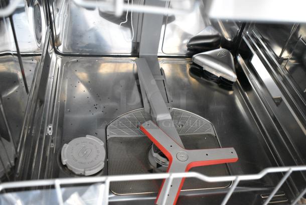 BRAND NEW SCRATCH AND DENT! Bosch SHP9PCM5N/22 Stainless Steel Undercounter Dishwasher. 120 Volts, 1 Phase. - Image 6 of 8