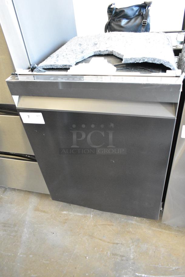 BRAND NEW SCRATCH AND DENT! Samsung DW80CG5450MT Stainless Steel Undercounter Dishwasher. 120 Volts, 1 Phase. - Image 2 of 8