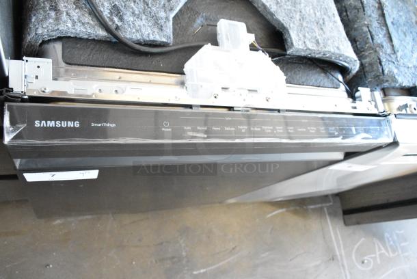 BRAND NEW SCRATCH AND DENT! Samsung DW80CG5450MT Stainless Steel Undercounter Dishwasher. 120 Volts, 1 Phase. - Image 5 of 8