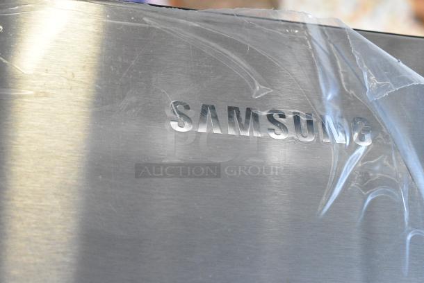 BRAND NEW SCRATCH AND DENT! Samsung RF26CG7400SR Stainless Steel French Style Cooler w/ 2 Freezer Drawers. 115 Volts, 1 Phase. Tested and Working! - Image 3 of 10