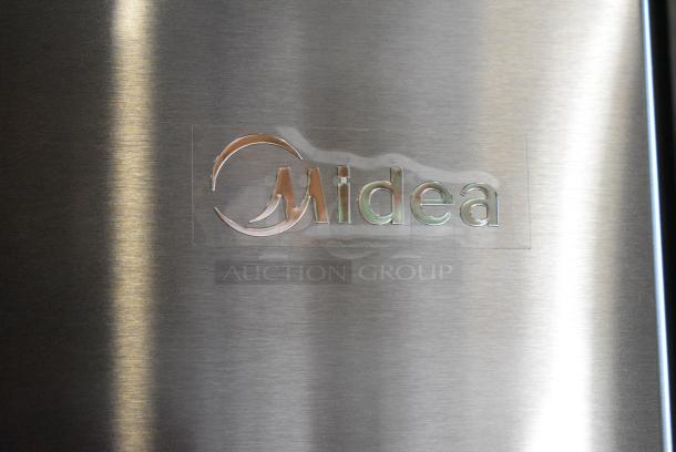 BRAND NEW SCRATCH AND DENT! Midea MRF18B4AST Stainless Steel French Style Cooler w/ Freezer Drawer. 115 Volts, 1 Phase. Tested and Working! - Image 3 of 10