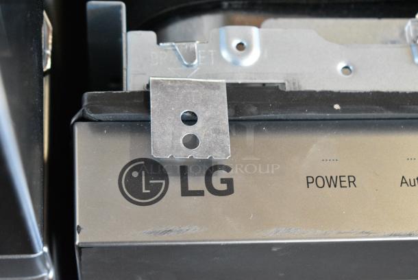 BRAND NEW SCRATCH AND DENT! LG lDPH7972S Stainless Steel Undercounter Dishwasher. 120 Volts, 1 Phase. - Image 3 of 8