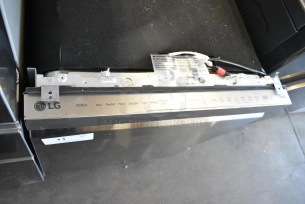 BRAND NEW SCRATCH AND DENT! LG lDPH7972S Stainless Steel Undercounter Dishwasher. 120 Volts, 1 Phase. - Image 4 of 8