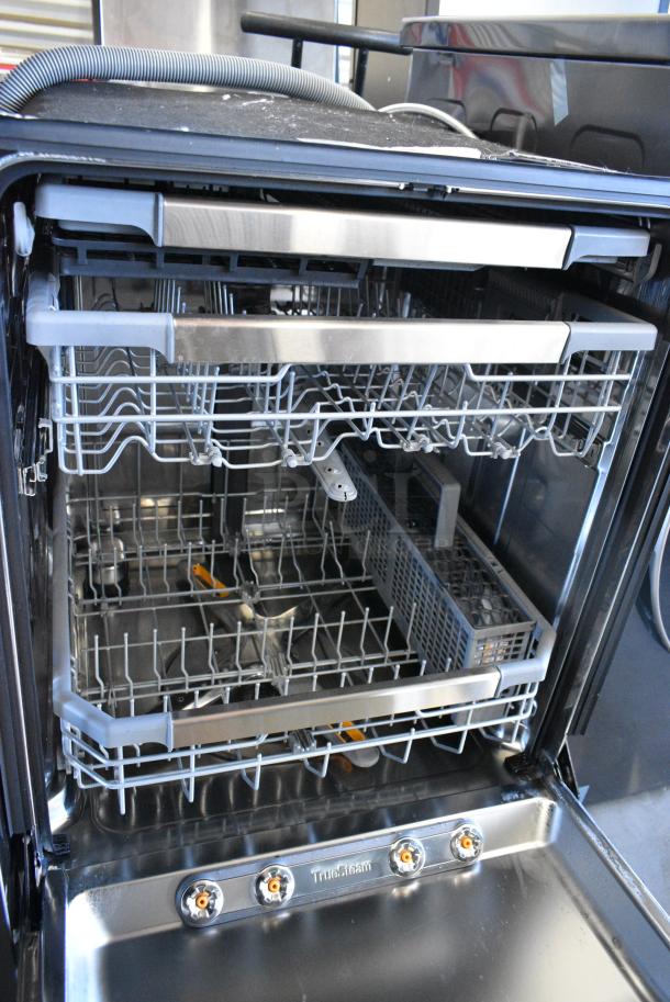BRAND NEW SCRATCH AND DENT! LG lDPH7972S Stainless Steel Undercounter Dishwasher. 120 Volts, 1 Phase. - Image 5 of 8