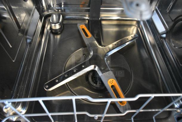 BRAND NEW SCRATCH AND DENT! LG lDPH7972S Stainless Steel Undercounter Dishwasher. 120 Volts, 1 Phase. - Image 6 of 8
