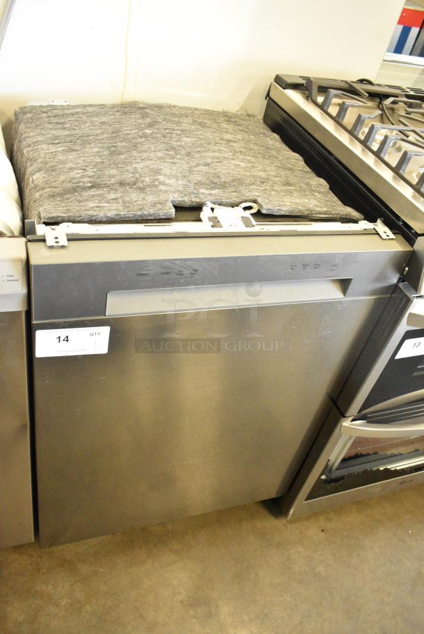 BRAND NEW SCRATCH AND DENT! LG LDFC2423V Stainless Steel Undercounter Dishwasher. 120 Volts, 1 Phase. - Image 2 of 6