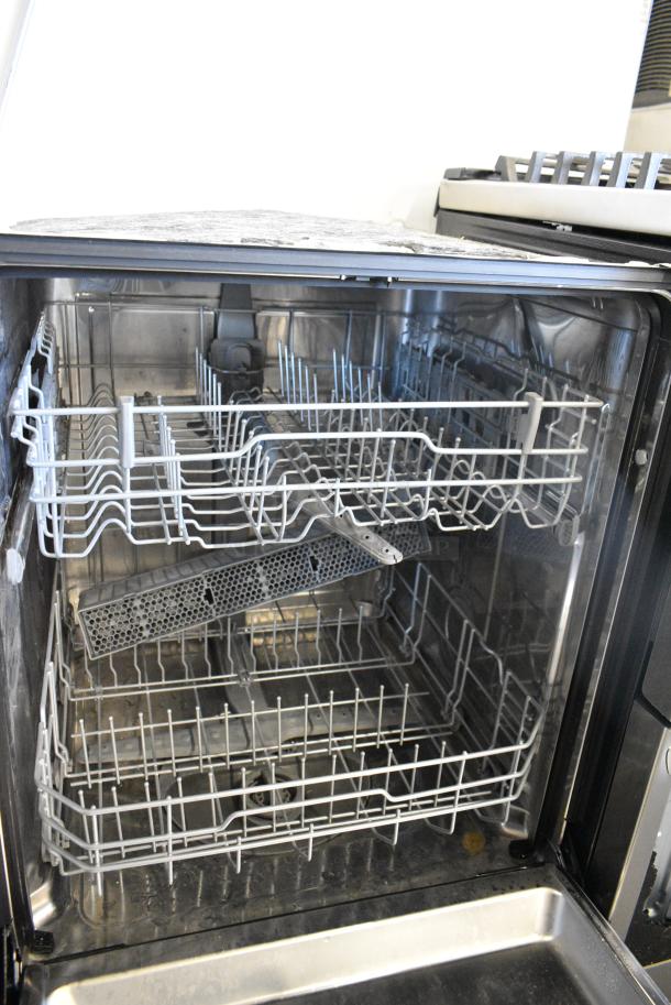 BRAND NEW SCRATCH AND DENT! LG LDFC2423V Stainless Steel Undercounter Dishwasher. 120 Volts, 1 Phase. - Image 4 of 6