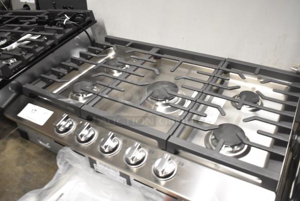 BRAND NEW SCRATCH AND DENT! 2024 LG CBGJ3023S/00 Stainless Steel Drop In Gas Powered 5 Burner Range. - Image 3 of 9