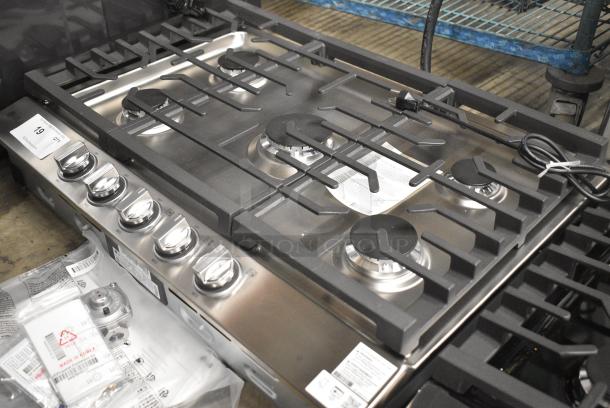BRAND NEW SCRATCH AND DENT! 2024 LG CBGJ3023S/00 Stainless Steel Drop In Gas Powered 5 Burner Range. - Image 3 of 10