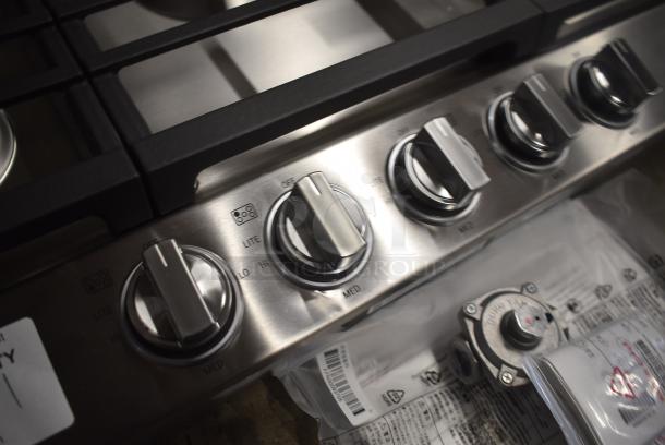 BRAND NEW SCRATCH AND DENT! 2024 LG CBGJ3023S/00 Stainless Steel Drop In Gas Powered 5 Burner Range. - Image 6 of 10