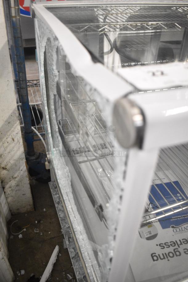 BRAND NEW SCRATCH AND DENT! Avantco 360BCS28HCW BCS-28-HC 27 5/8" White Refrigerated Square Countertop Bakery Display Case with LED Lighting. 110-120 Volts, 1 Phase. Tested and Working! - Image 3 of 6
