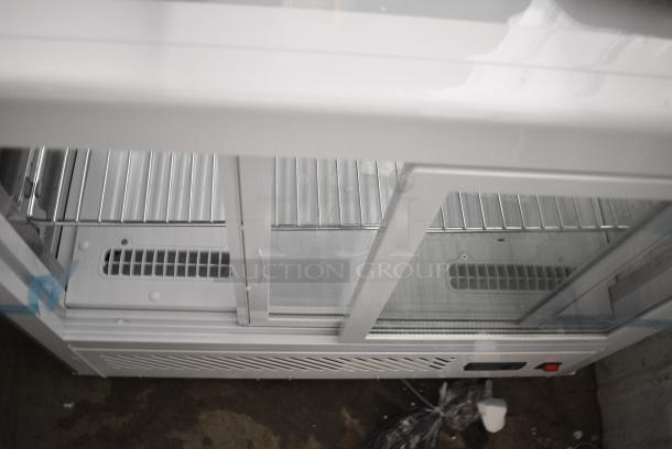 BRAND NEW SCRATCH AND DENT! Avantco 360BCS28HCW BCS-28-HC 27 5/8" White Refrigerated Square Countertop Bakery Display Case with LED Lighting. 110-120 Volts, 1 Phase. Tested and Working! - Image 4 of 6