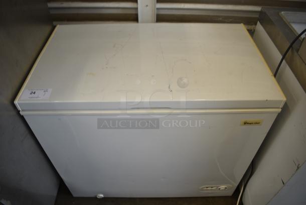 Magic Chef HMCF7W1 Metal Chest Freezer. 115 Volts, 1 Phase. Tested and Working! - Image 1 of 7