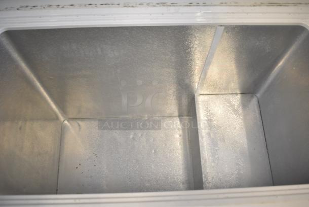 Magic Chef HMCF7W1 Metal Chest Freezer. 115 Volts, 1 Phase. Tested and Working! - Image 5 of 7
