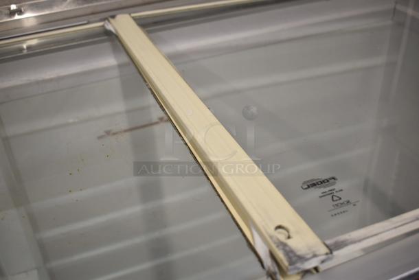 Metal Commercial Chest Freezer Merchandiser on Commercial Casters. 115 Volts, 1 Phase. Tested and Working! - Image 4 of 9