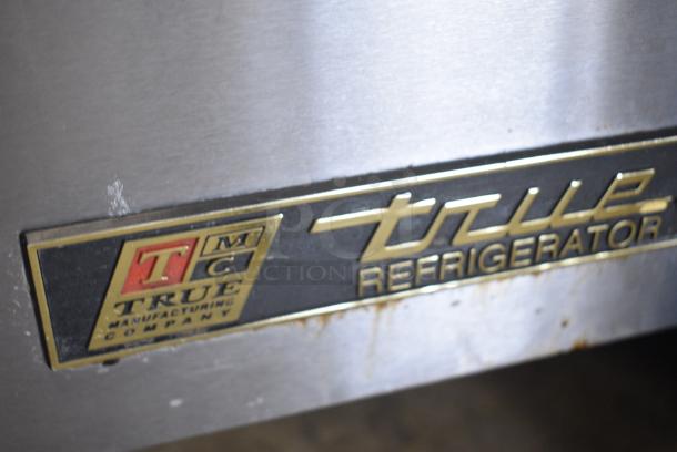 True TSSU-36-12M-B Stainless Steel Commercial Sandwich Salad Prep Table Bain Marie Mega Top on Commercial Casters. 115 Volts, 1 Phase. Tested and Powers On But Does Not Get Cold - Image 6 of 11