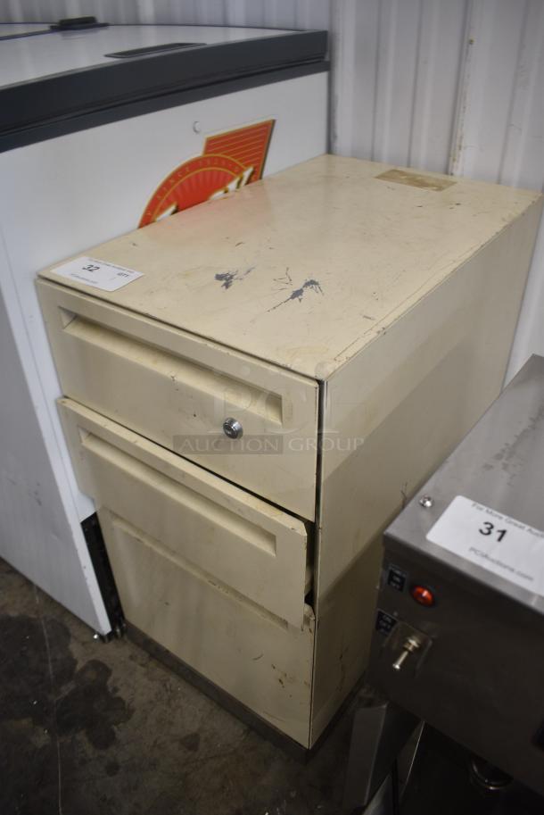 Metal 3 Drawer Filing Cabinet. - Image 2 of 3