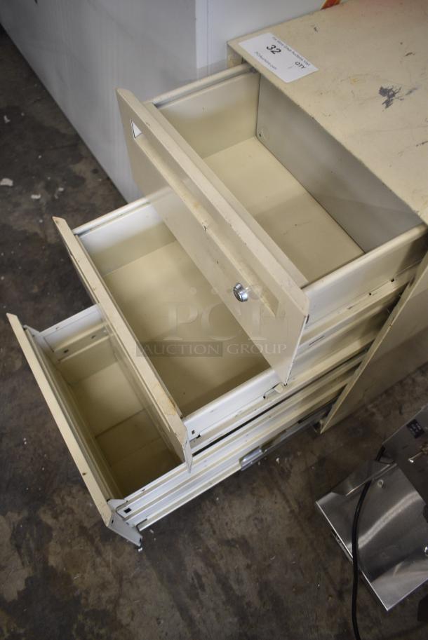 Metal 3 Drawer Filing Cabinet. - Image 3 of 3