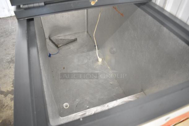 Caravell ISKREM Metal Chest Freezer on Commercial Casters. 120 Volts, 1 Phase. Tested and Working! - Image 4 of 7