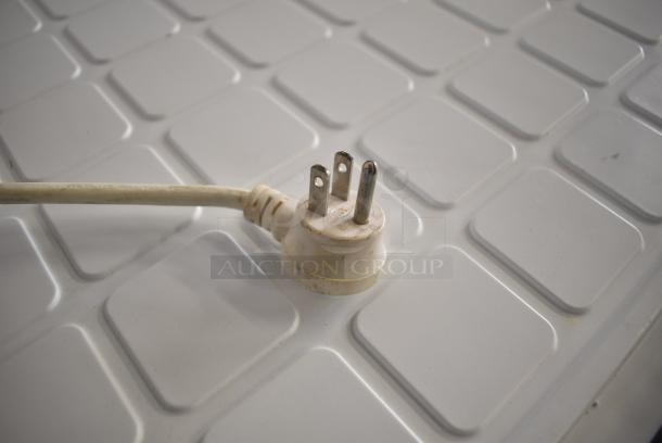Caravell ISKREM Metal Chest Freezer on Commercial Casters. 120 Volts, 1 Phase. Tested and Working! - Image 6 of 7