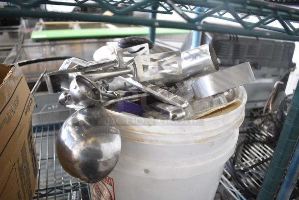 ALL ONE MONEY! Tier Lot of Various Items Including Ice Cream Machine Auger and Utensils - Image 5 of 5