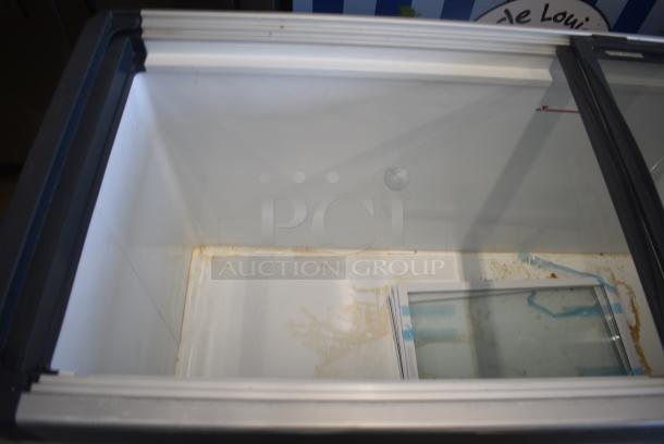 2021 Liebherr Metal Commercial Chest Freezer Merchandiser. Does Not Have Doors. 115-127 Volts, 1 Phase. Tested and Powers On But Does Not Get Cold - Image 5 of 7