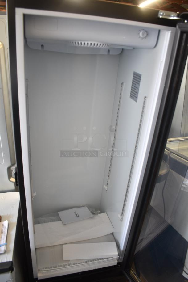 BRAND NEW SCRATCH AND DENT! KoolMore KM-MDR-1GD-8C Metal Commercial Single Door Reach In Cooler Merchandiser. 115 Volts, 1 Phase. Tested and Working! - Image 4 of 6