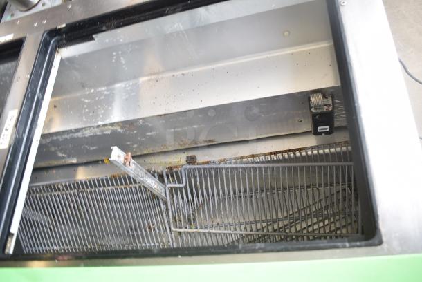 True TSSU-72-30M-B-ST Stainless Steel Commercial Prep Table on Commercial Casters. 115 Volts, 1 Phase. Tested and Working! - Image 5 of 10