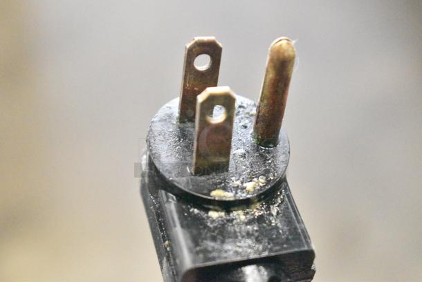 True TWT-60 Stainless Steel Commercial 2 Door Work Top Cooler on Commercial Casters. 115 Volts, 1 Phase. Tested and Working! - Image 3 of 9